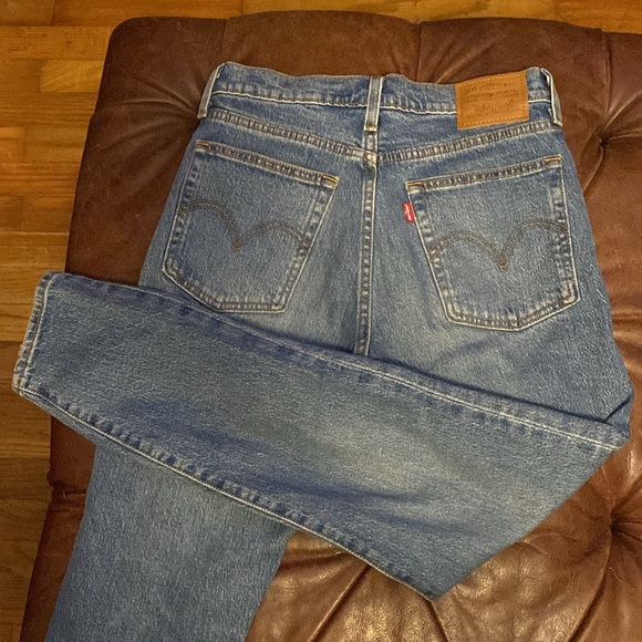 Levi's wedgie style water less button up closure jeans EUC - Picture 6 of 8